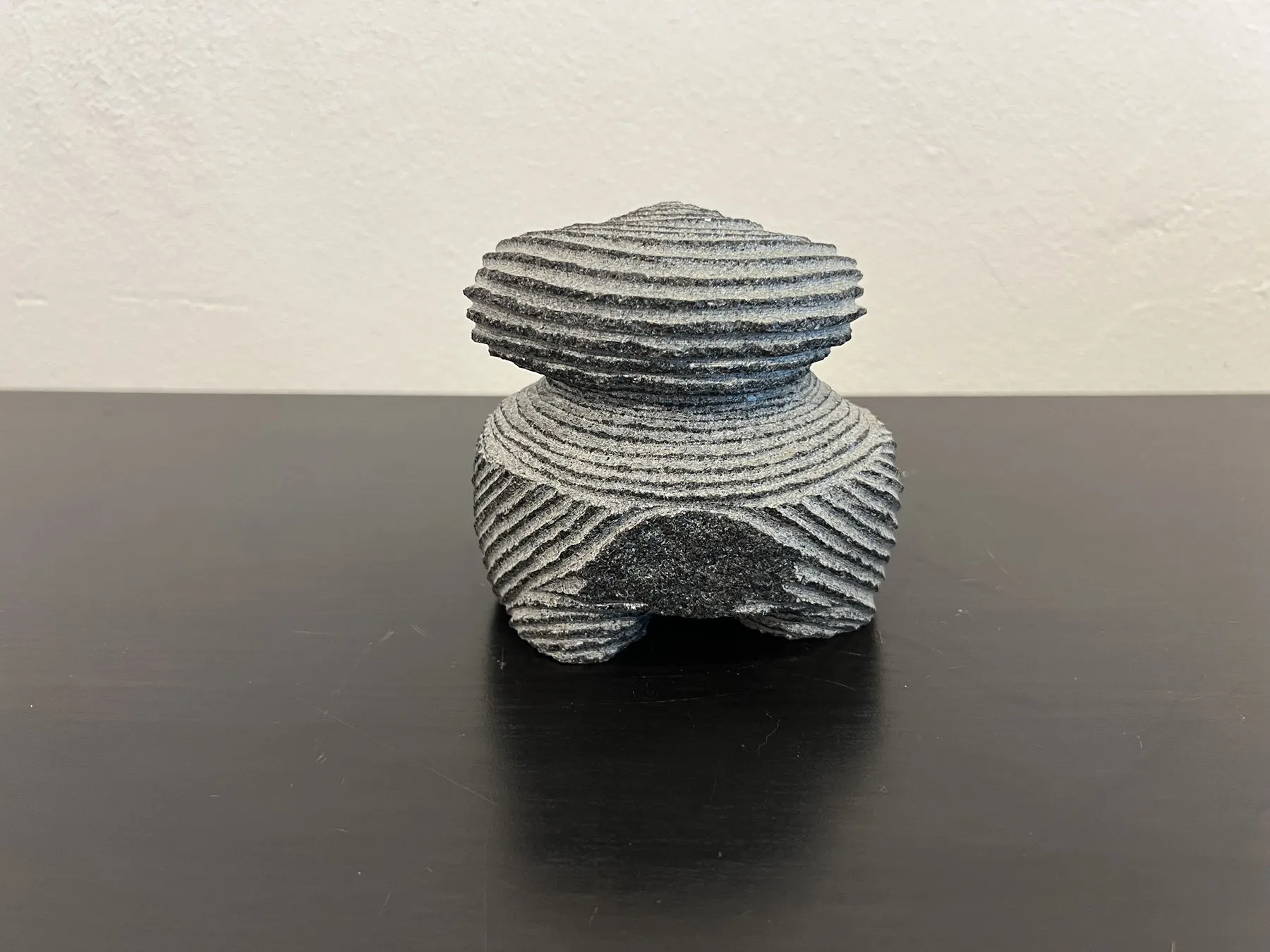 Homem das Nuvens, Shintaro Nakaoka, 2024, Granite sculpture