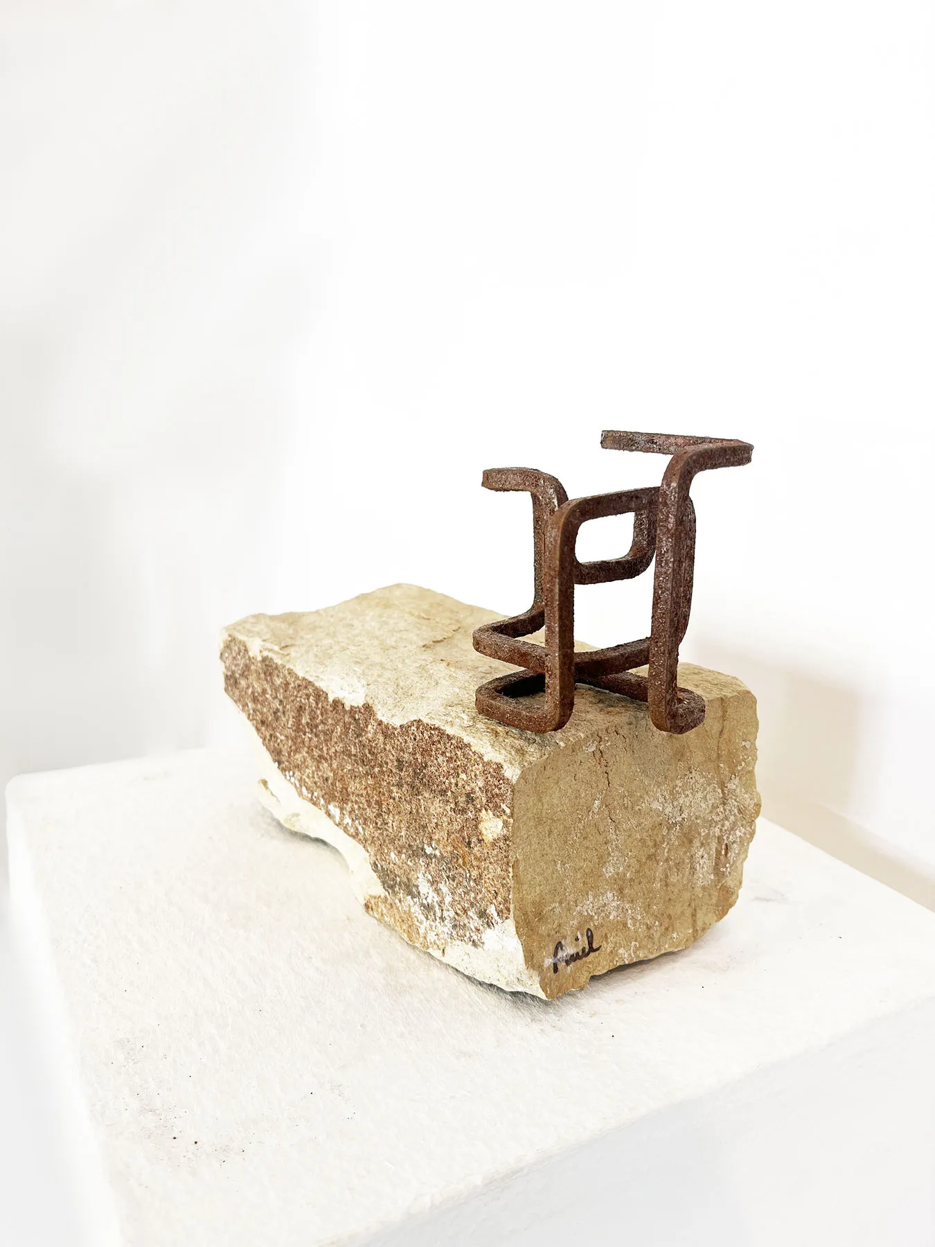 Cubismos e Areniscas, Ariel Elizondo, 2025, Corten steel and stone