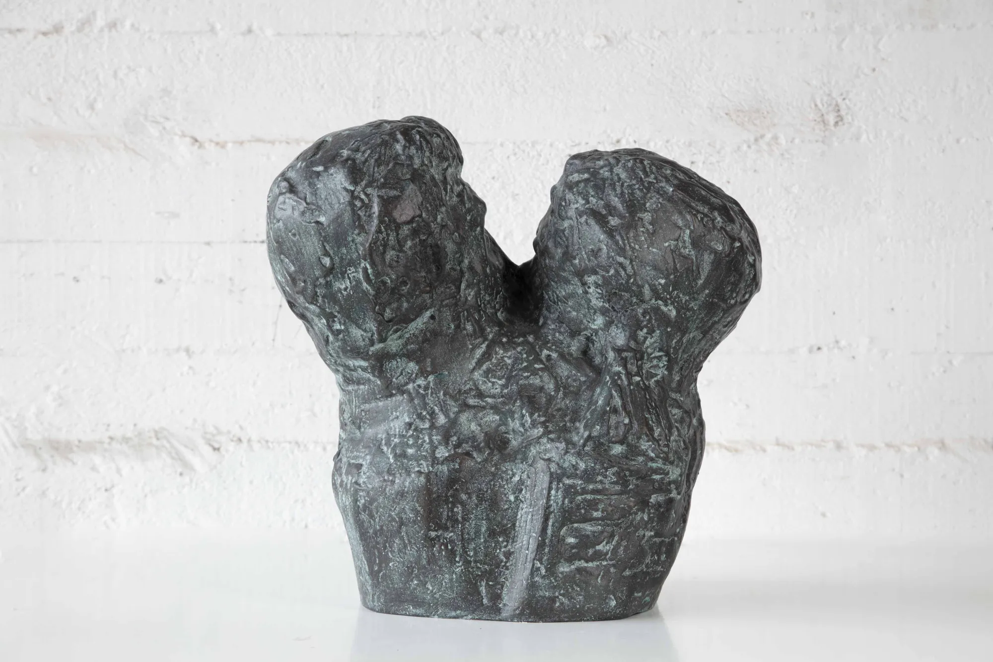 O Beijo, Pedro Figueiredo, 2023, Bronze sculpture