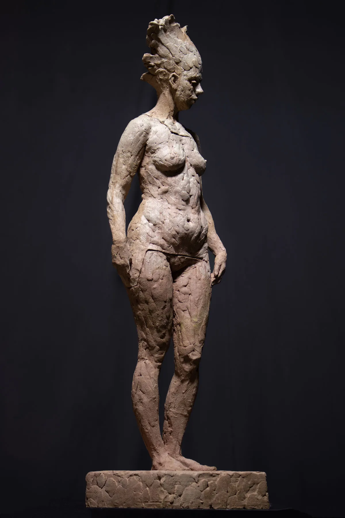 Chamadora de Espíritos #3, Daniel Gamelas, 2025, Ceramic with engobe
