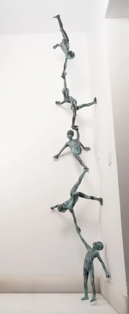 Corner, Jesús Curiá, 2024, Bronze and steel