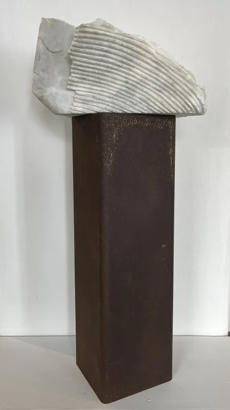 Cabeça B, Paulo Neves, 2024, Marble and steel sculpture
