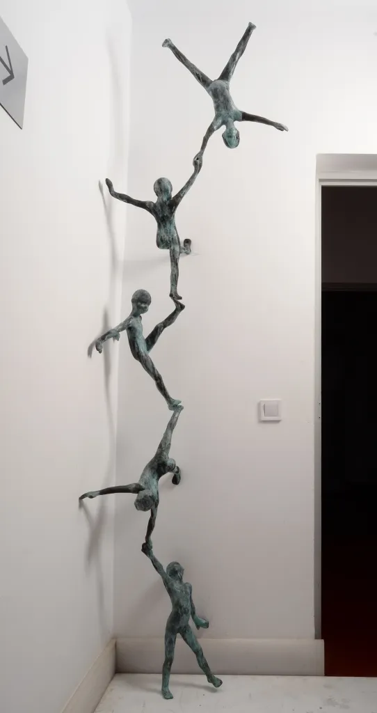 Corner, Jesús Curiá, 2024, Bronze and steel