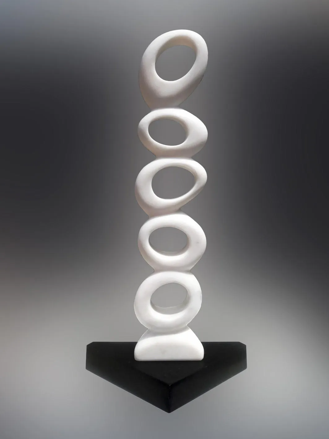 Eightins, Jean-Frédéric Bourdier, 2017, Estremoz marble and Kilkenny limestone sculpture