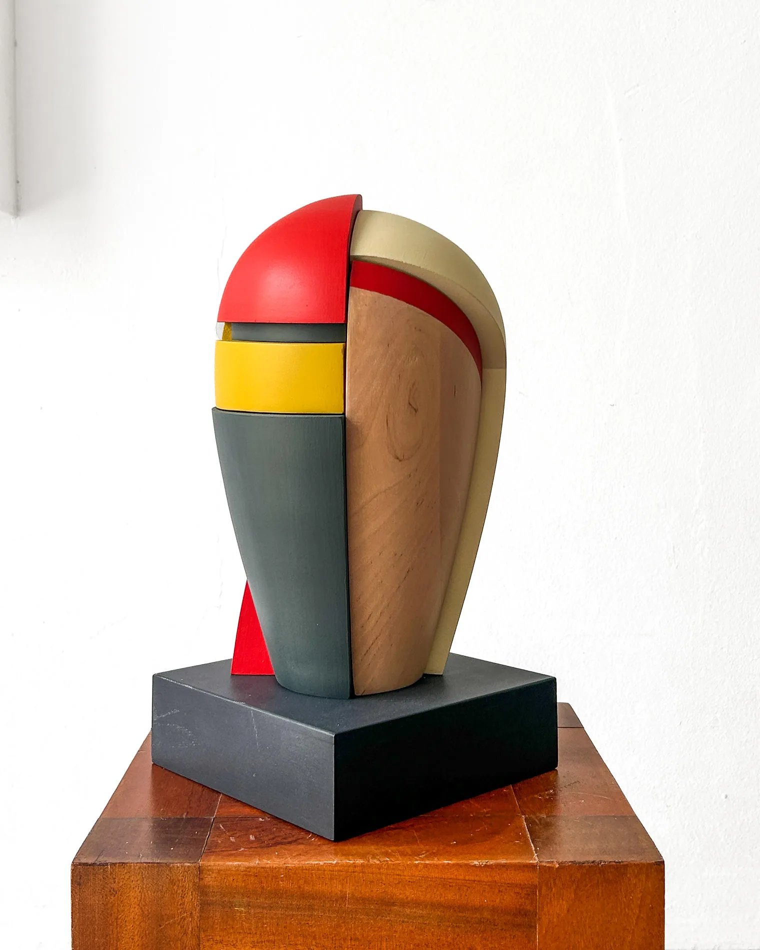Reconstrucción Q23, Carmen Otero, 2025, Painted maple wood