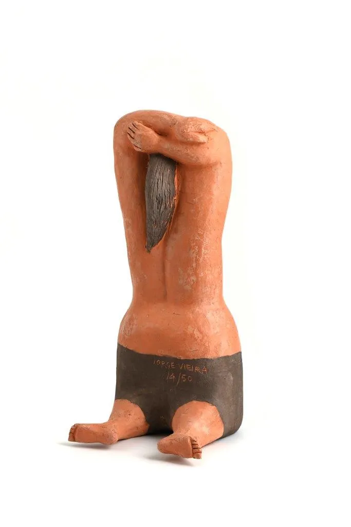 Menina de Joelhos saia preta 14/50, Jorge Vieira, Terracotta sculpture