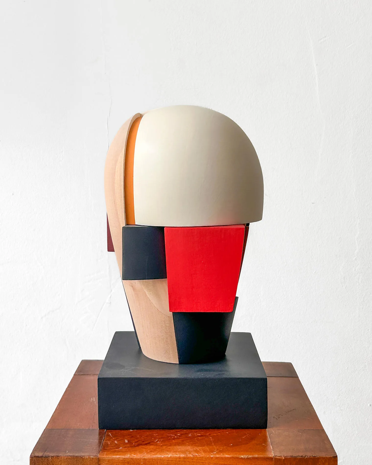 Reconstrucción Q24, Carmen Otero, 2025, Painted maple wood
