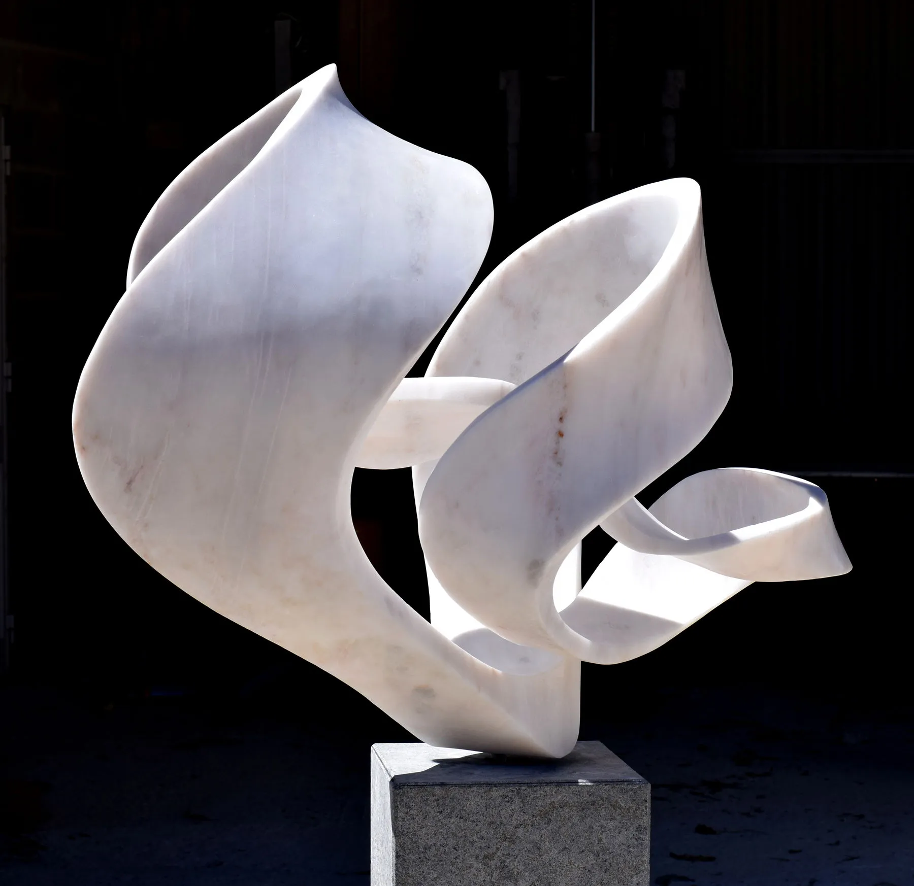 Echos of emptiness, Georg Scheele, 2024, Marble sculpture