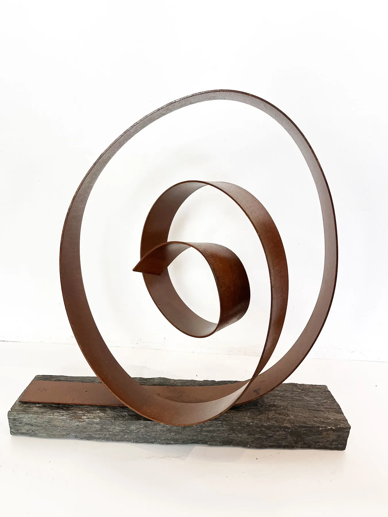 Espiral, Ariel Elizondo, 2024, Corten steel and slate
