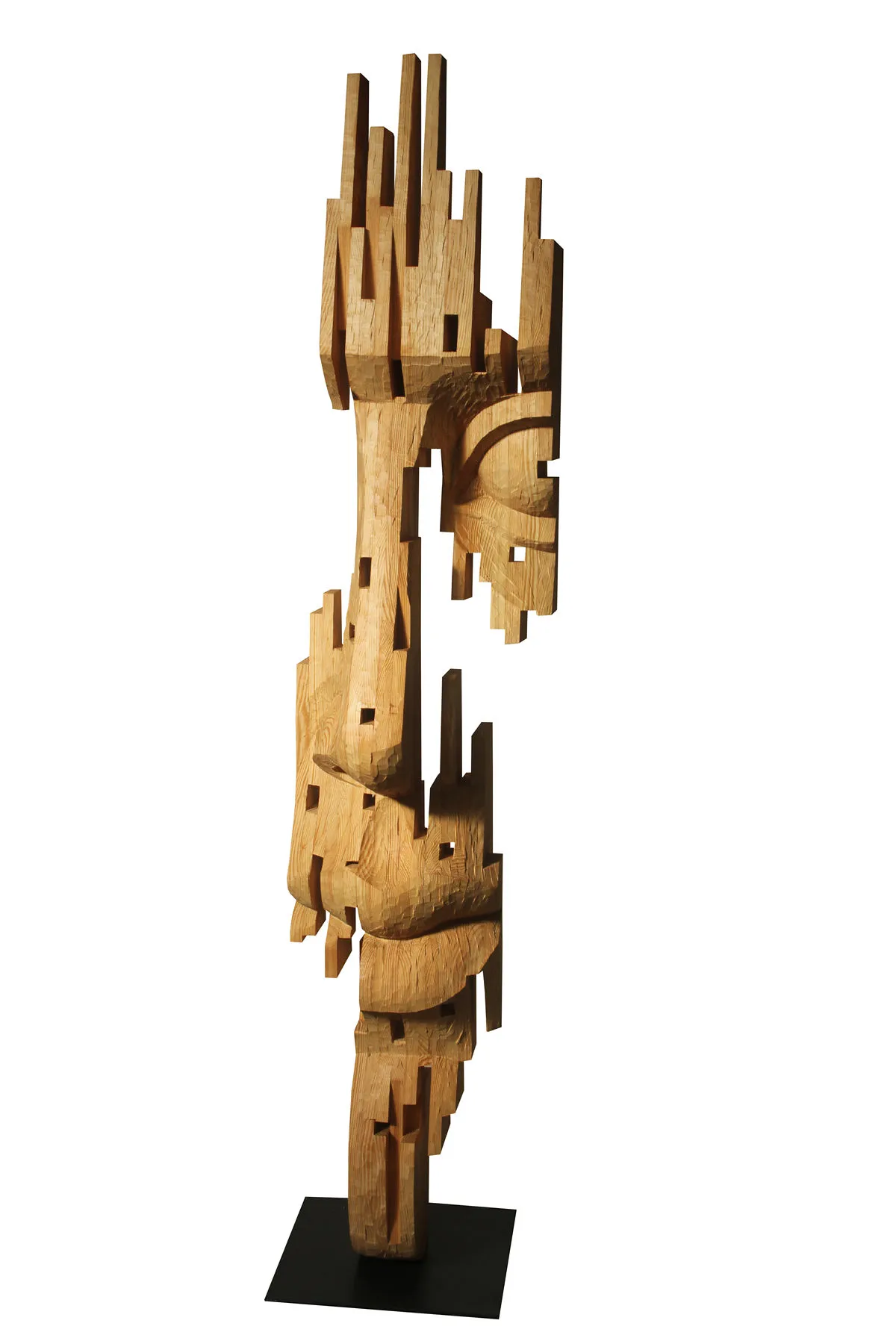 Mulher desconhecida, Nogueira Lopes, 2025, Pine wood sculpture