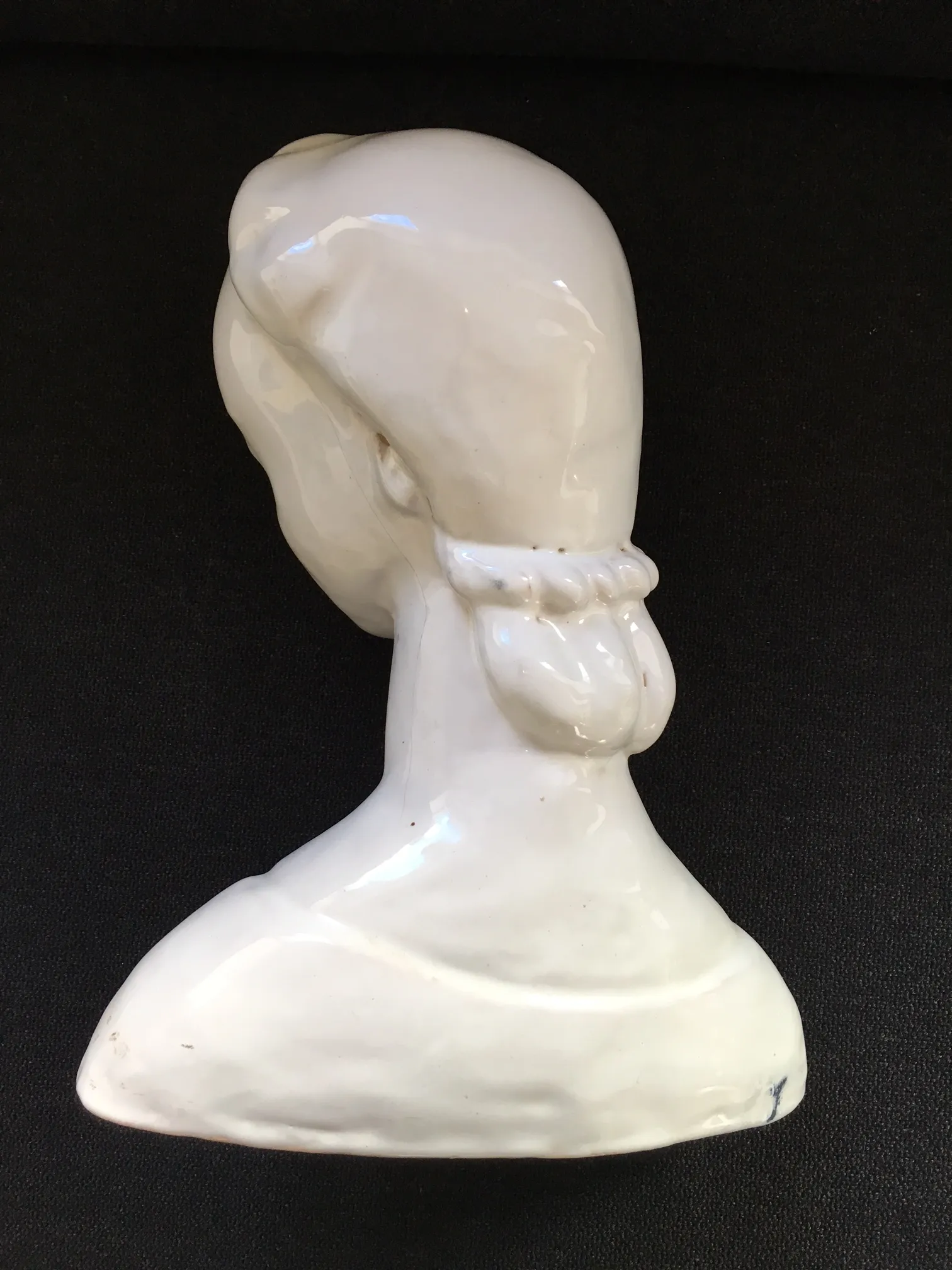 Busto de Mulher, Jorge Barradas, 1956, Glazed ceramic sculpture