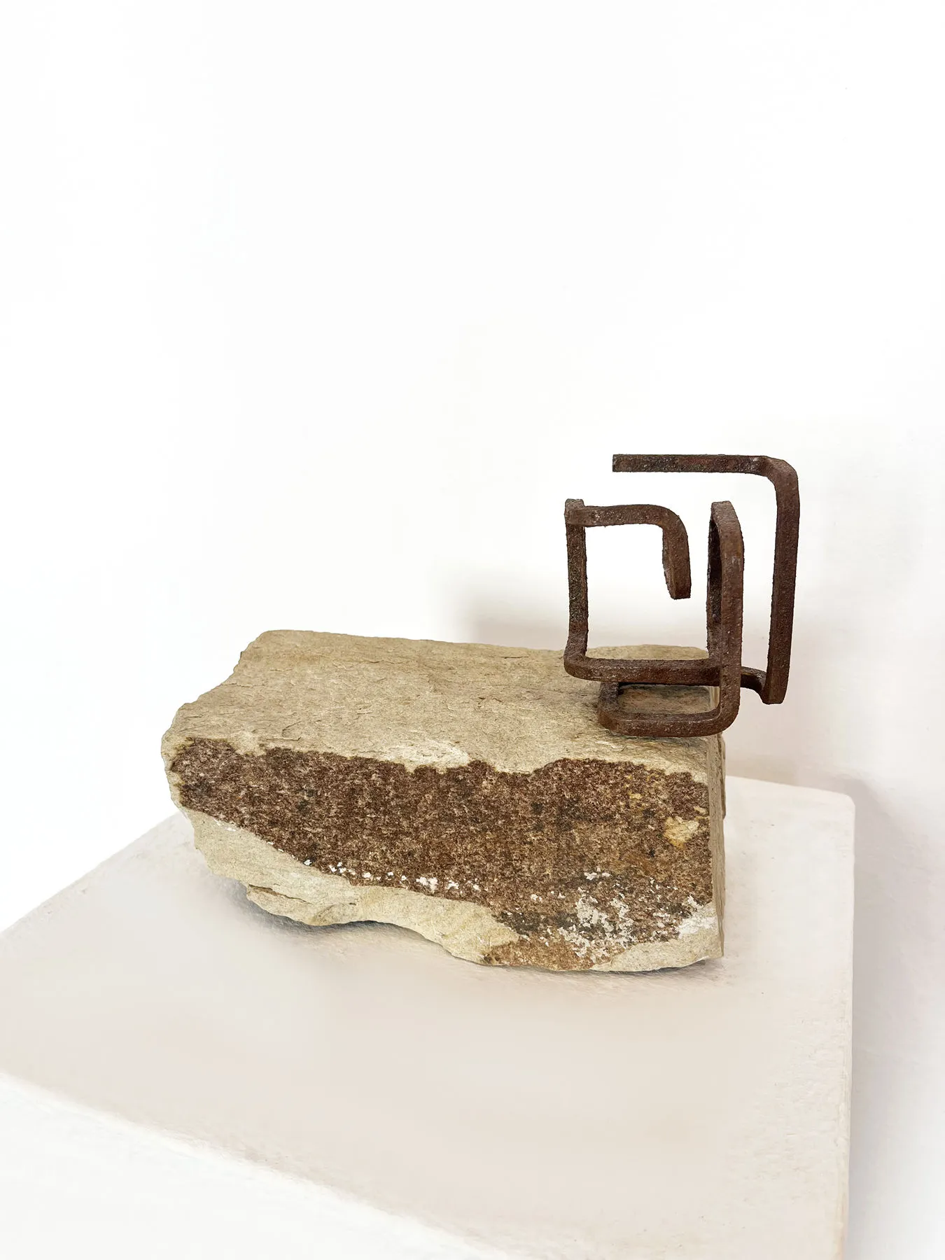 Cubismos e Areniscas, Ariel Elizondo, 2025, Corten steel and stone
