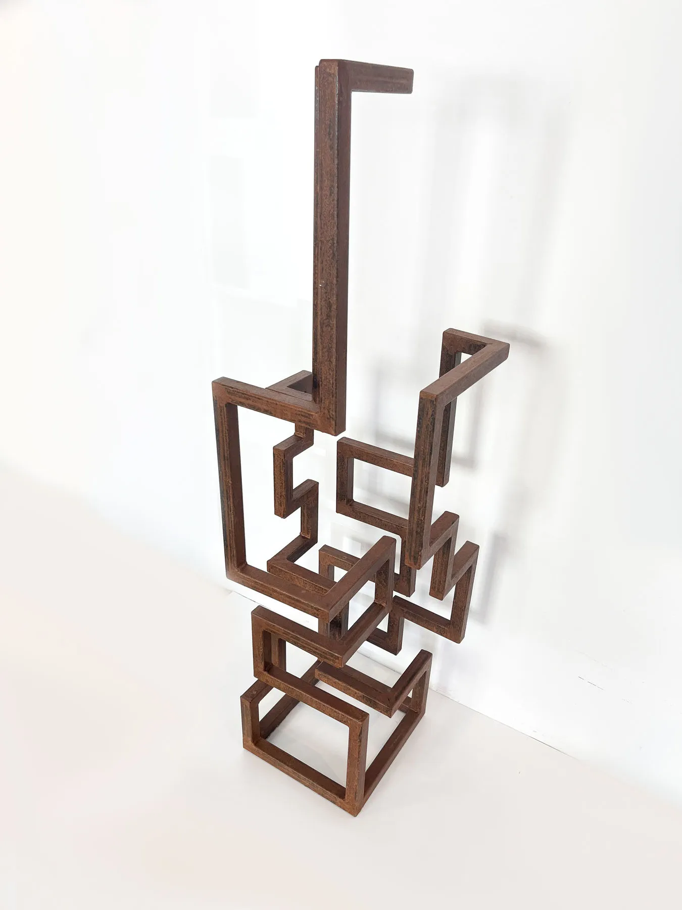 Arranha-Céu 140, Ariel Elizondo, 2025, Corten steel