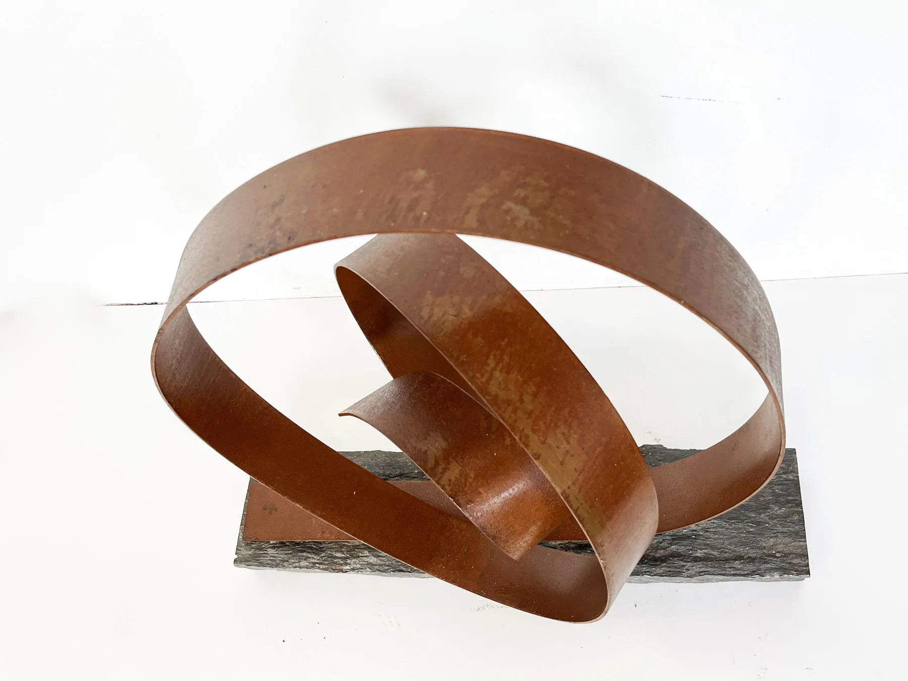Espiral, Ariel Elizondo, 2024, Corten steel and slate