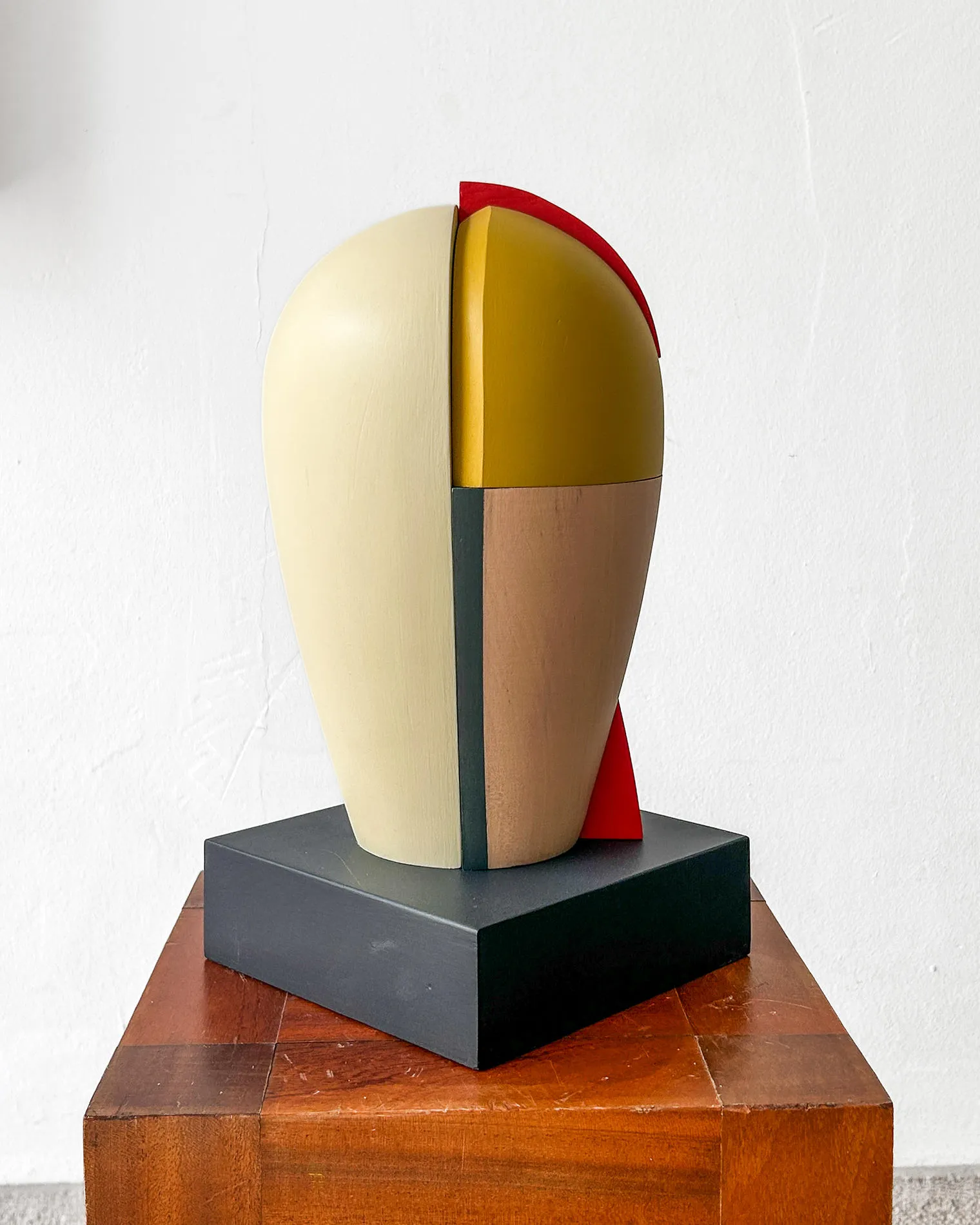Reconstrucción Q23, Carmen Otero, 2025, Painted maple wood