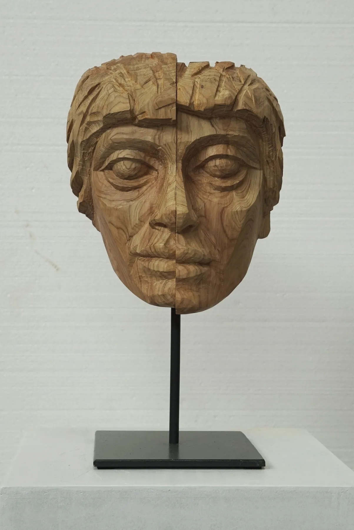 Dupla Face IV, Nogueira Lopes, 2018, Cedar wood