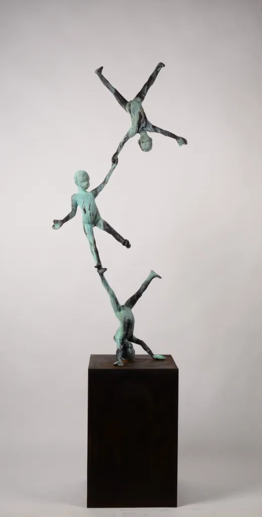 Trois, Jesús Curiá, 2024, Bronze and steel