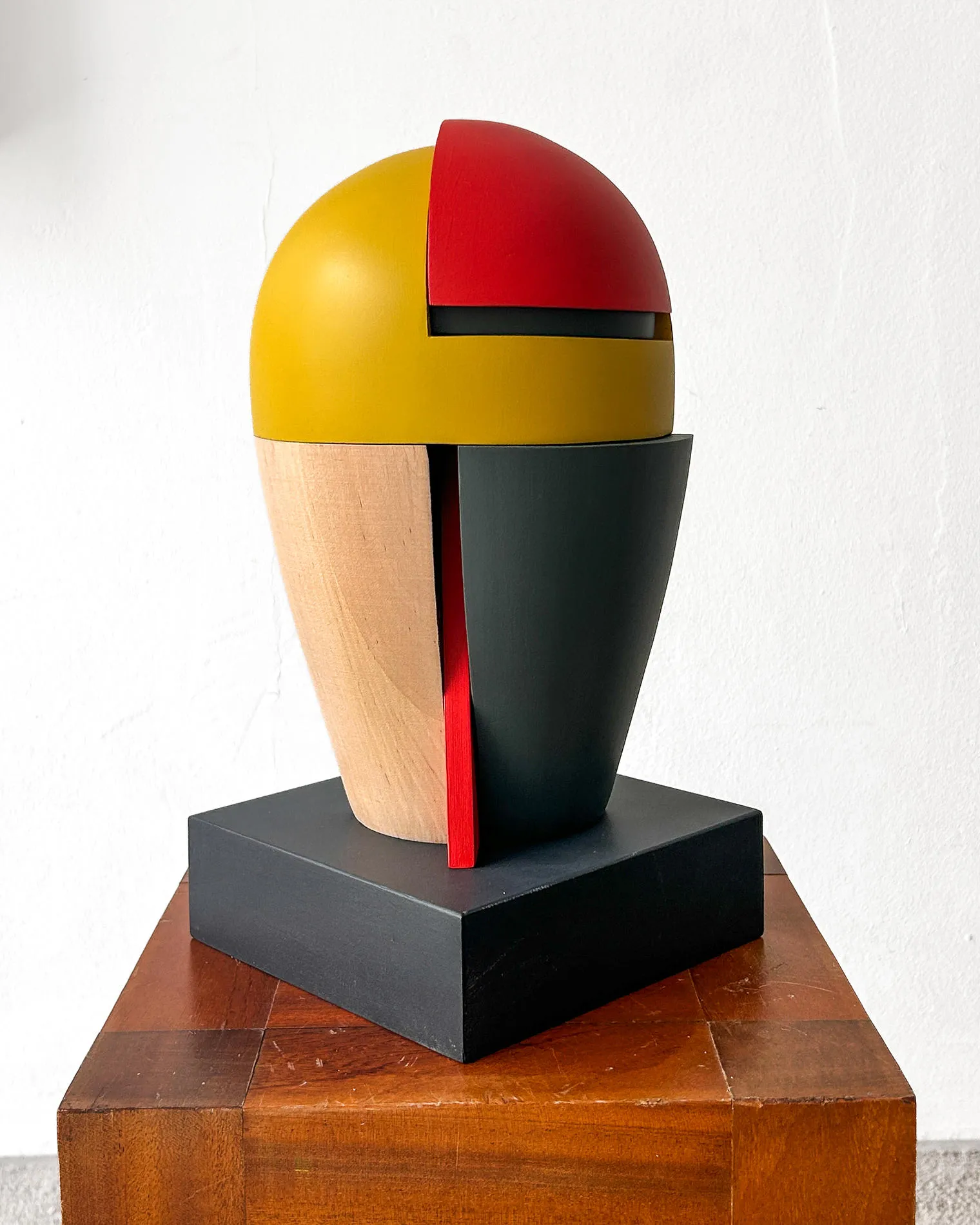 Reconstrucción Q23, Carmen Otero, 2025, Painted maple wood