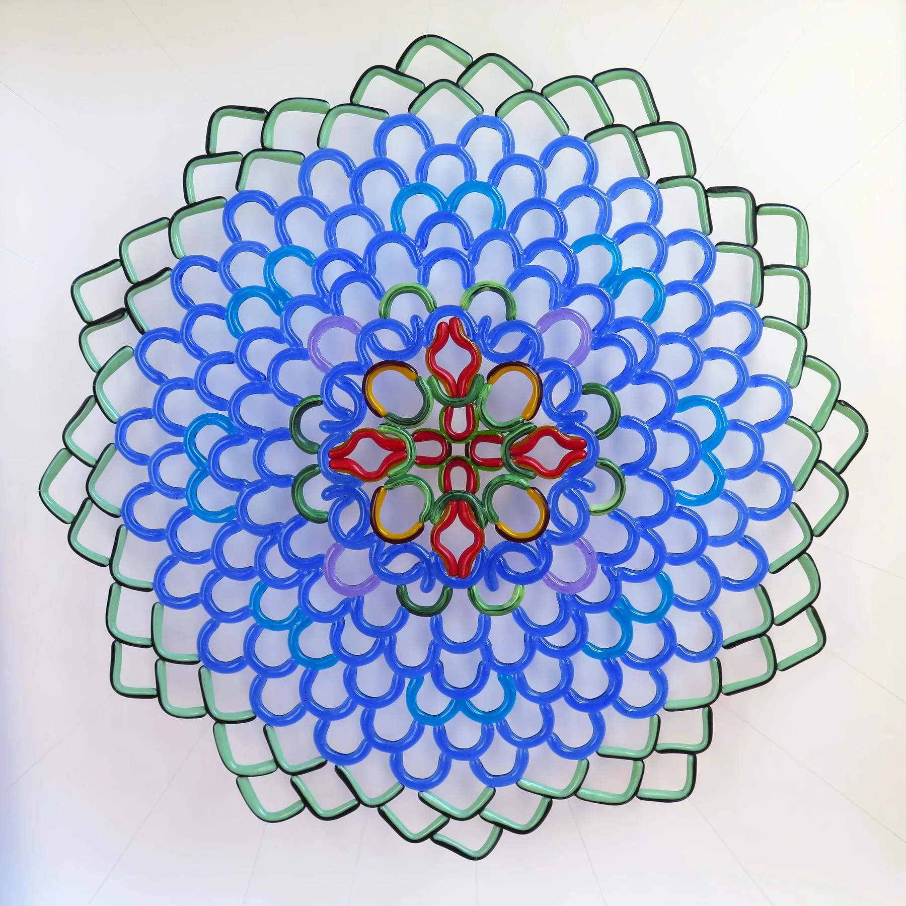 Rosácea XII, Manuela Castro Martins, 2017, Cast glass, aluminium and nylon thread