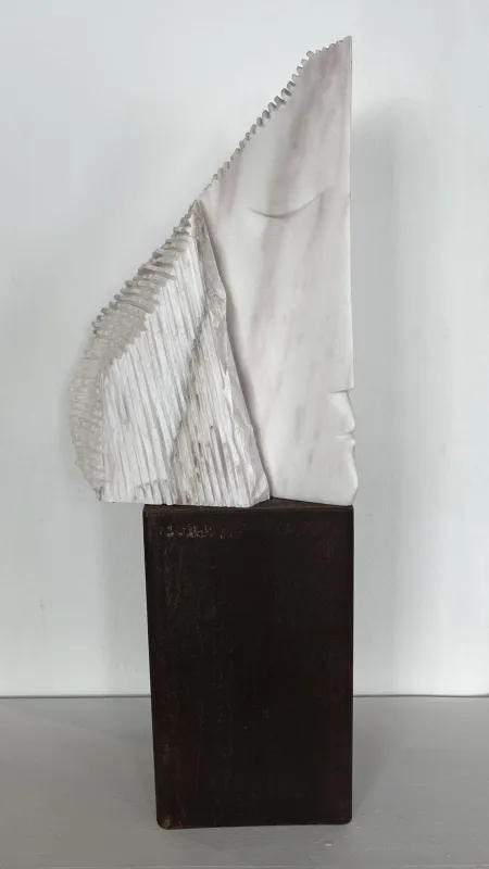 Cabeça A, Paulo Neves, 2024, Marble and steel sculpture