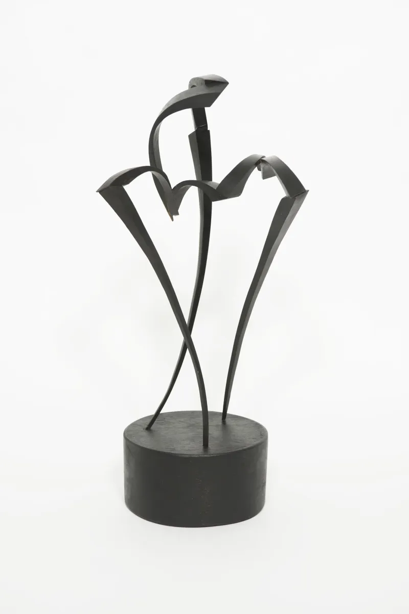 Danza Elíptica, Mar Solís, 2014, Painted mahogany wood sculpture