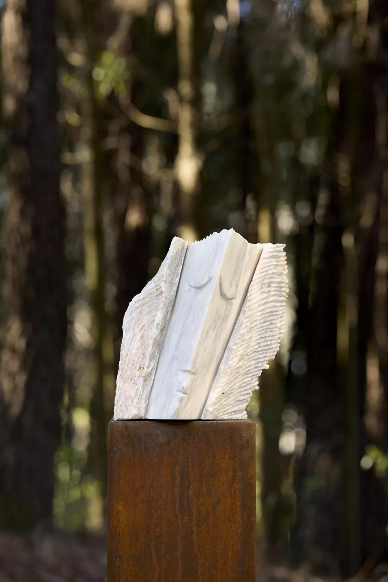 Linha de Vida series #87, Paulo Neves, 2024, Marble and iron sculpture